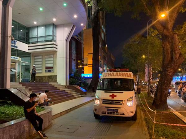 Nam tài xế t‌ử von‌g trong tòa nhà cao tầng ở đường Đồng Khởi