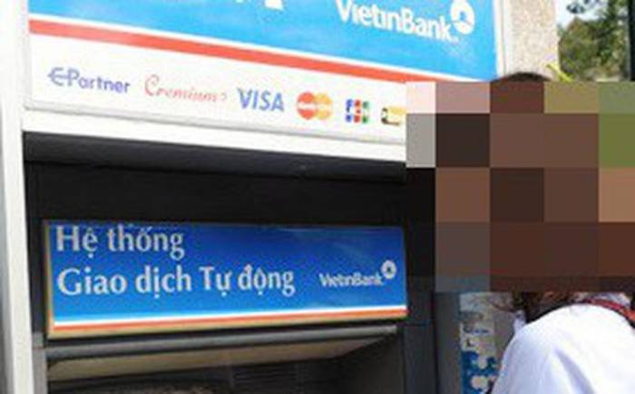 Nhóm người Trung Quốc gắn thiết bị ‘lạ’ trộm thông tin hàng trăm thẻ ATM nhằm chiếm đoạt tài sản
