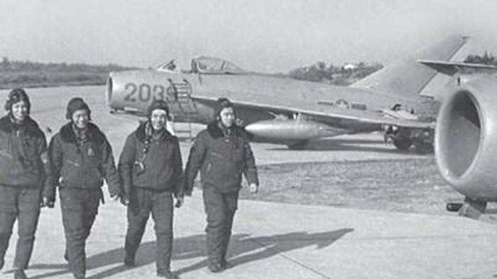 MiG-17 – mẫu tiêm kích huyền thoại cùng Anh hùng Nguyễn Văn Bảy lập lên chiến công
