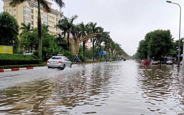 Nghệ An: Hơn 5000 nhà bị nhấn chìm, 3 người chết và nhiều người bị sét đánh sau mưa lớn