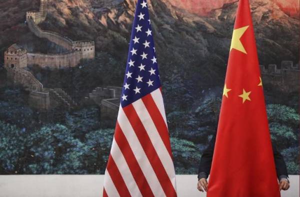 Mỹ siết chặt hoạt động của các nhà ngoại giao Trung Quốc