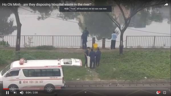 Về clip xe cấp cứu chở ‘vật lạ’ đổ xuống kênh, bệnh viện Chợ Rẫy nói gì