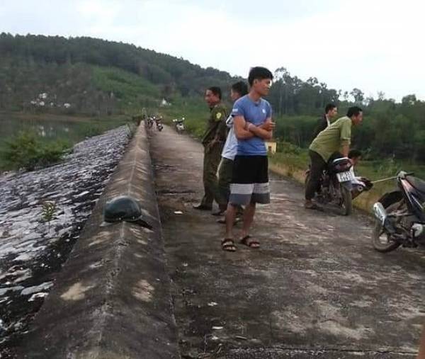 Đập nước nơi phát hiện mũ, xe đạp của nữ sinh T.