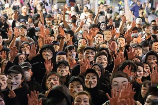 Tòa Hong Kong bác lệnh cấm người biểu tình che mặt của chính quyền