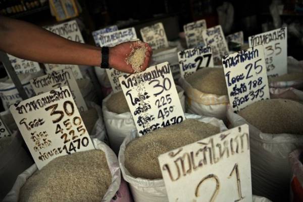 Gạo Thái Lan vật vã trong cơn khủng hoảng