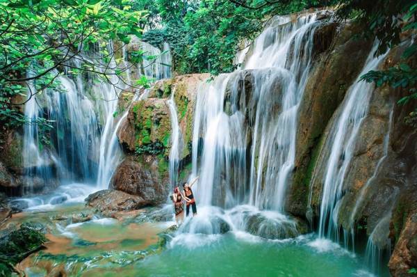 ‘Đưa nhau đi trốn‘ ở thác Voi hoang sơ và thơ mộng nhất tỉnh Bình Phước!