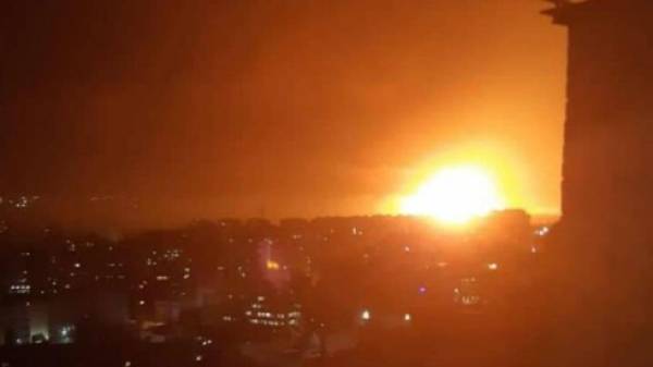 Vừa đánh chặn 4 rocket, Israel lập tức trút tên lửa vào sân bay Damascus của Syria