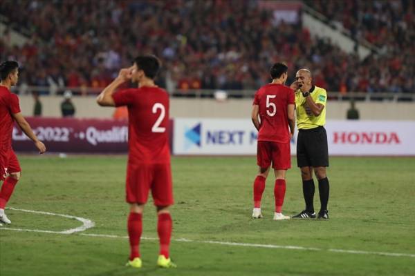 “Trọng tài Ahmed Al-Kaf nhận định quá sai khi không công nhận bàn thắng của Tiến Dũng”