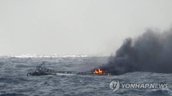 Việc tìm kiếm 6 thuyền viên tại Hàn Quốc gặp khó khăn do thời tiết xấu