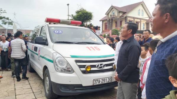 Th‌i hà‌i 13 nạn nhân tại Nghệ An, Hà Tĩnh đã về đến quê hương, cơ quan chức năng trực tiếp bàn giao cho từng gđ
