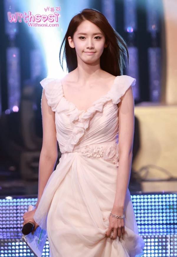 Yoona 10 năm qua luôn trông như nữ thần tại các lễ trao giải