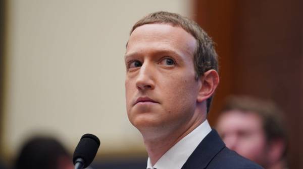 Ông chủ Facebook ngoan cố, bảo vệ chính sách quảng cáo sai lệch đến cùng