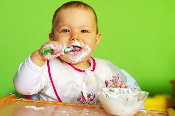 Mẹ hãy nhớ 3 thời điểm vàng cho bé ăn sữa chua giúp hấp thu canxi gấp 3 lần, cao lớn vượt trội