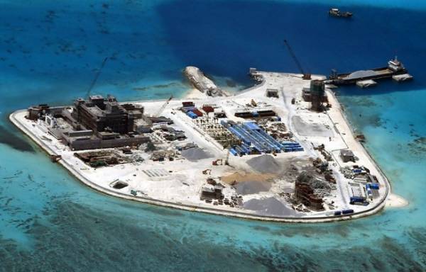 Đảo nhân tạo phi pháp của Trung Quốc  được ví là ‘Tàu sân bay không thể chìm’ đang bị chìm?