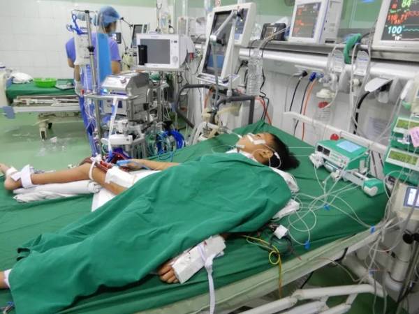 Bác sĩ BV Nhi Đà Nẵng kêu gọi mạnh thường quân chung tay cứu cậu bé 8 tuổi tính mạng đang nguy kịch