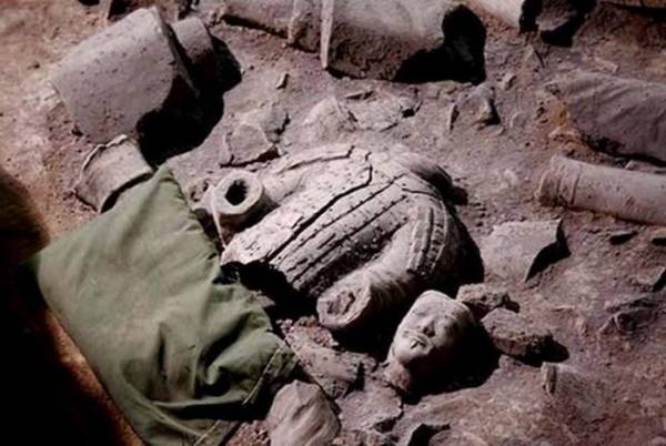 Phát hiện khu chế tác áo giáp bằng đá cho lăng mộ Tần Thủy Hoàng
