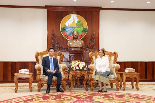 Bộ trưởng Lê Thành Long tiếp kiến Chủ tịch Quốc hội Lào