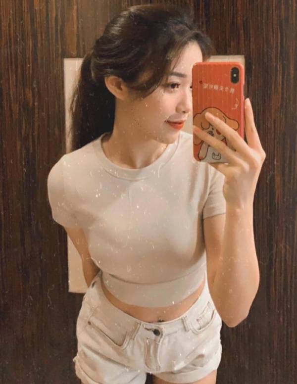 Bạn gái hot girl Hà Nam của Văn Toàn tự ‘dìm hàng’ mình bằng cách ‘chẳng giống ai’