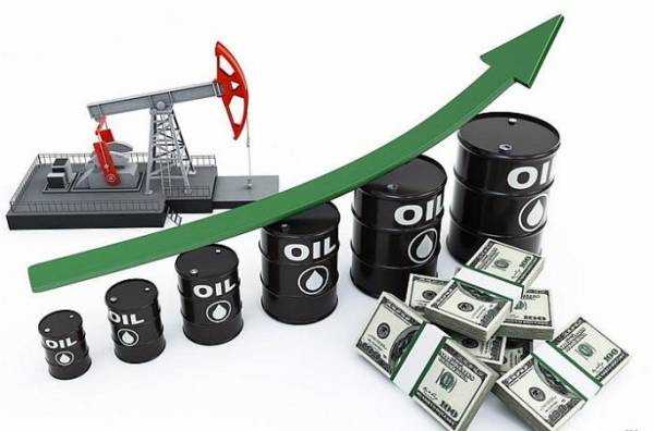 Giá dầu tăng nhẹ chờ đợi kết quả từ OPEC