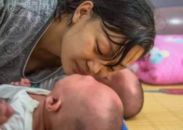 Cặp song sinh cùng mẹ khác cha tại Việt Nam, khoa học chứng minh chỉ cần 1 tuần để thụ thai thành công