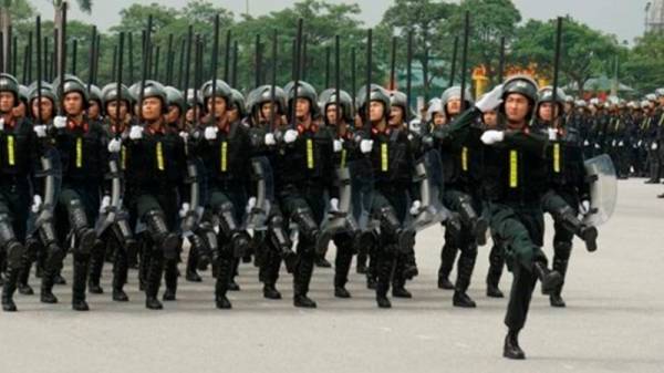 Công an tỉnh Đồng Nai nhận bàn giao 400 cảnh sát cơ động từ Bộ Công an để trấn áp tội phạm