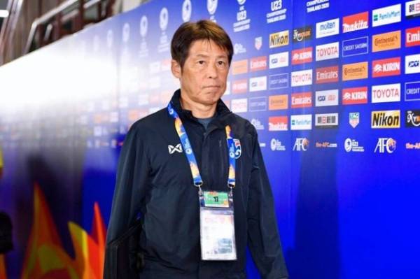HLV Akira Nishino bực bội vì lịch thi đấu của U23 Thái Lan