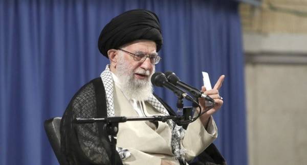 Lãnh tụ tối cao Iran nói cuộc tấn công tên lửa là cú đánh vào mặt Mỹ