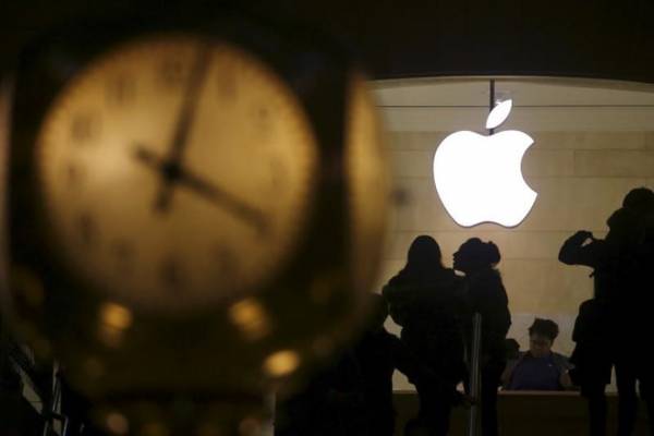 Bộ trưởng Tài chính Mỹ kêu gọi Apple nên ‘nghe lời’ chính phủ