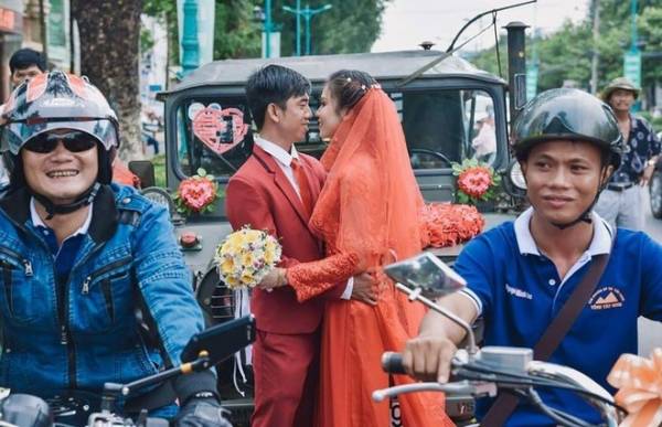 Màn rước dâu độc đáo bằng dàn xe 67 tại Tây Ninh