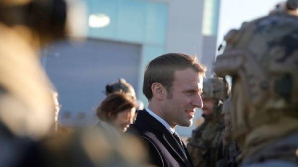 Bị người biểu tình bao vây, Tổng thống Pháp phải sơ tán