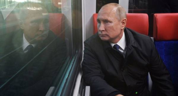 Tổng thống Putin muốn tránh kịch bản nắm quyền trọn đời