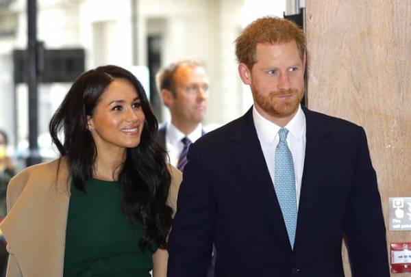 Vợ chồng Hoàng tử Harry chấp nhận bỏ tước hiệu hoàng gia