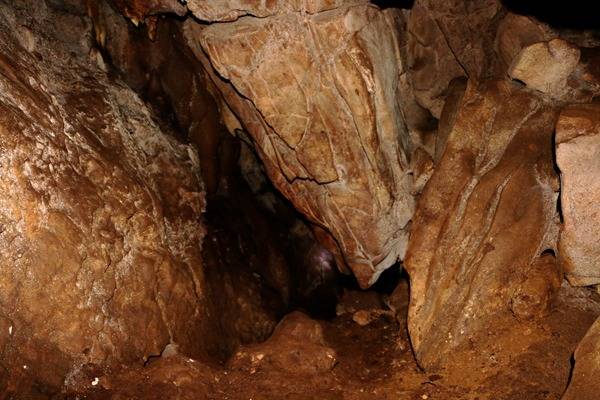 Phát hiện mới trong hang động cổ trên núi đá Khoa San Chải