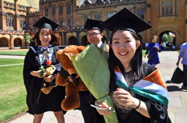 Sinh viên Trung Quốc đề nghị tự thuê máy bay sang Australia học tiếp