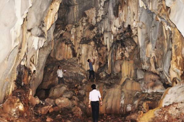 Băng rừng khám phá hang Dơi, động Nước ở Quảng Trị