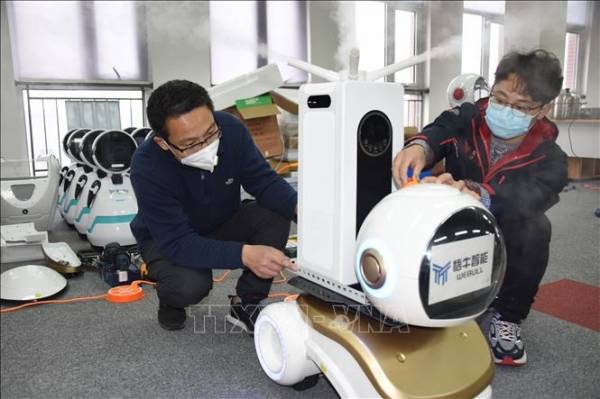 Trung Quốc chế tạo robot hỗ trợ các bác sĩ khám chữa bệnh cho bệnh nhân