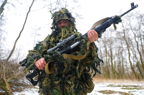 Bắn tỉa Ukraine bất lực trước tay súng thân Nga ở Donbass