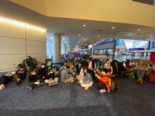 40 du học sinh Việt Nam mắc kẹt ở sân bay Mỹ
