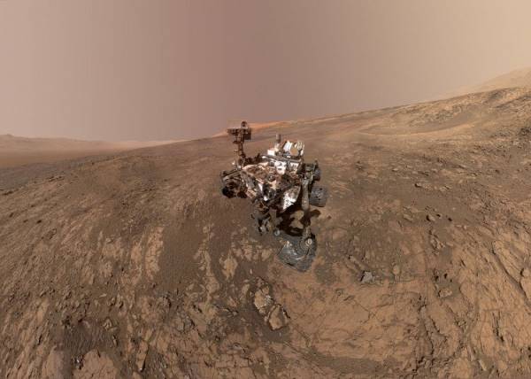 Độc đáo ảnh robot NASA ‘tự sướng’ trên… sao Hỏa