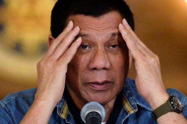 Tổng thống Duterte dọa bắn người chống lệnh phong tỏa