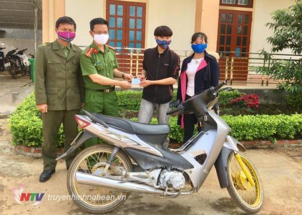 Nghệ An: Trao trả xe máy bị mất trộm cho người dân