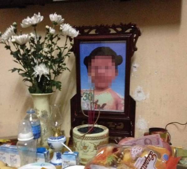 Lời khai kinh hoàng của mẹ ruột và bố dượng B.H khiến bé gái 3 tuổi t‌ử von‌g ở Hà Nội