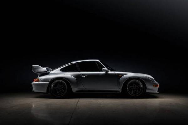 Chiêm ngưỡng Porsche 993 GT2 hàng hiếm hơn 23 tỷ đồng