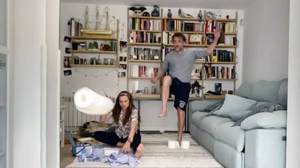 Tây Ban Nha sản xuất phim hài về cách ly tại nhà vì dịch COVID-19