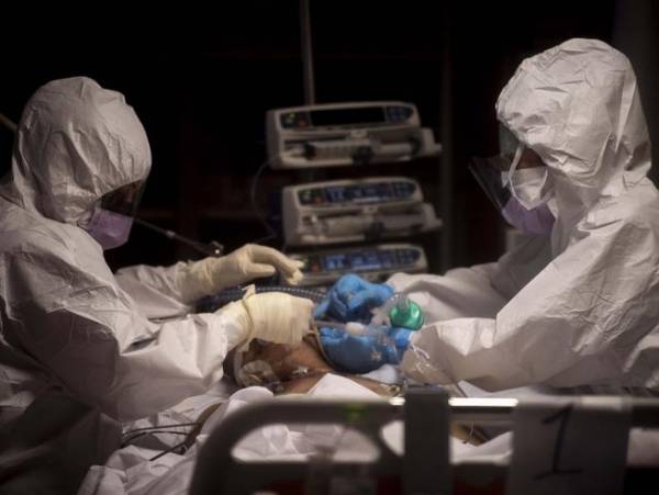 COVID-19 Ý: Ca nhiễm, t‌ử von‌g tăng lại, 100 bác sĩ đã qua đời