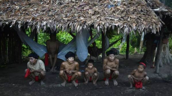 Thiếu niên thuộc bộ tộc rừng Amazon t‌ử von‌g vì nhiễm nCoV