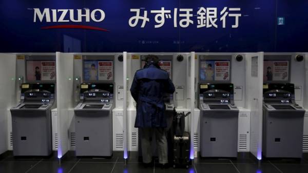 Người Nhật Bản ngại rút tiền từ ATM vì sợ virus corona