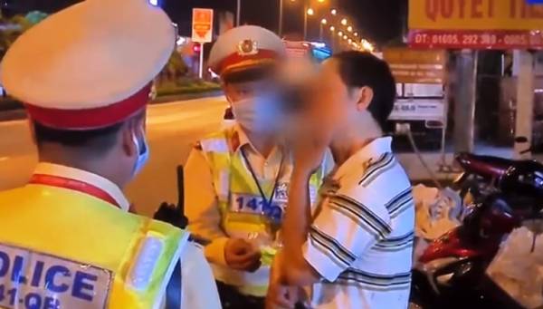 Diễn biến mới vụ cán bộ thuế uống rượu khi lái xe, thách thức CSGT ở Quảng Bình