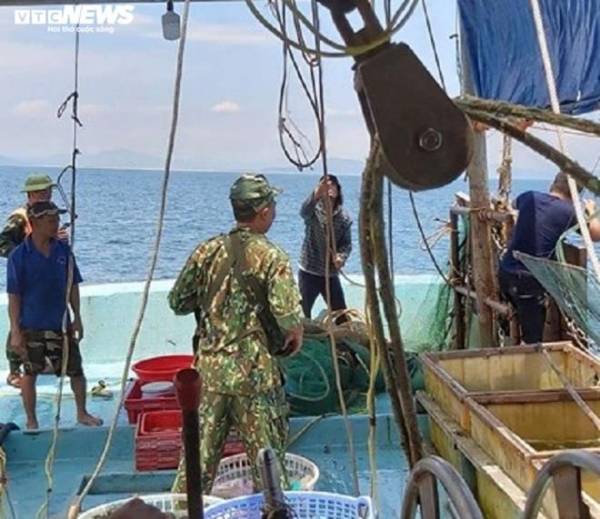 Nổ súng truy bắt tàu khai thác hải sản trái phép trên biển Hà Tĩnh