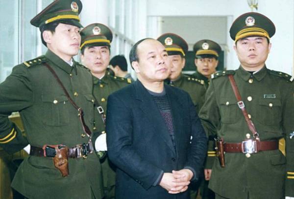 Trung Quốc xét xử ‘Đại Hổ’ nhận hối lộ số tiền kỷ lục